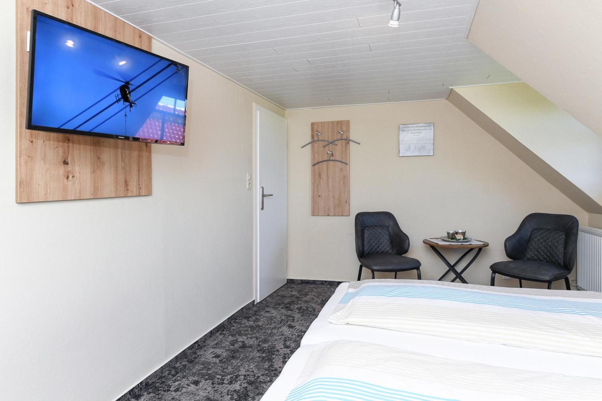 Pension Burggaststaette Heyken Neuharlingersiel Exterior foto