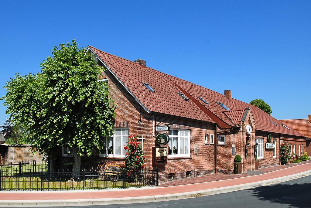 Pension Burggaststaette Heyken Neuharlingersiel Exterior foto