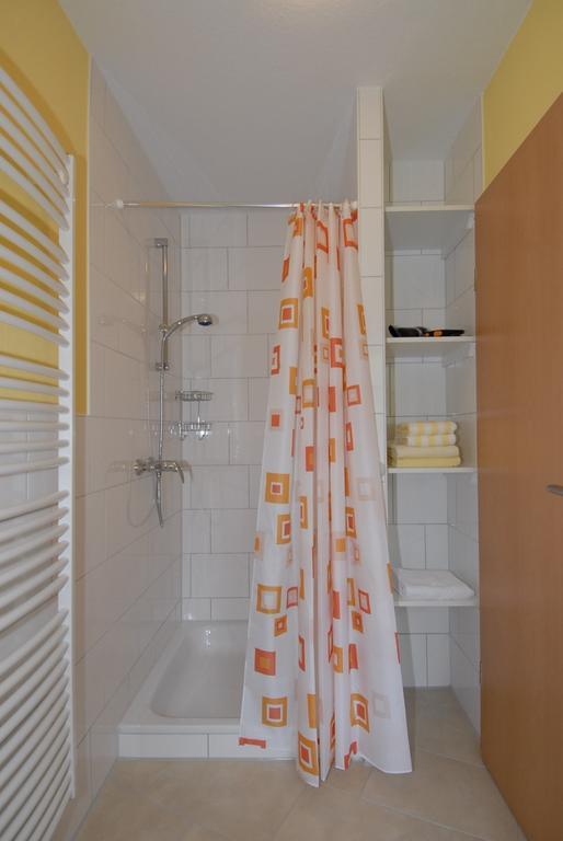 Pension Burggaststaette Heyken Neuharlingersiel Quarto foto