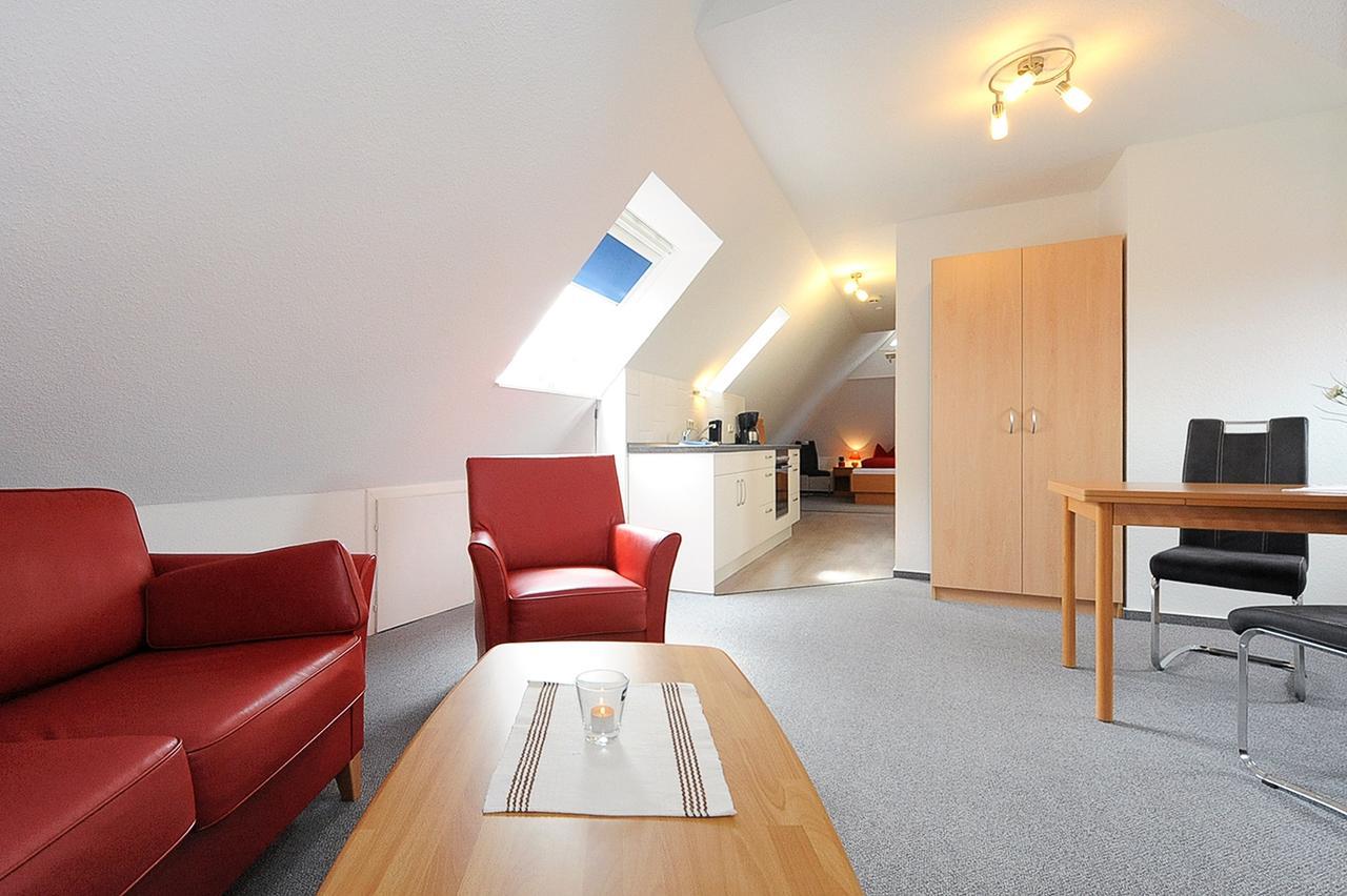 Pension Burggaststaette Heyken Neuharlingersiel Exterior foto